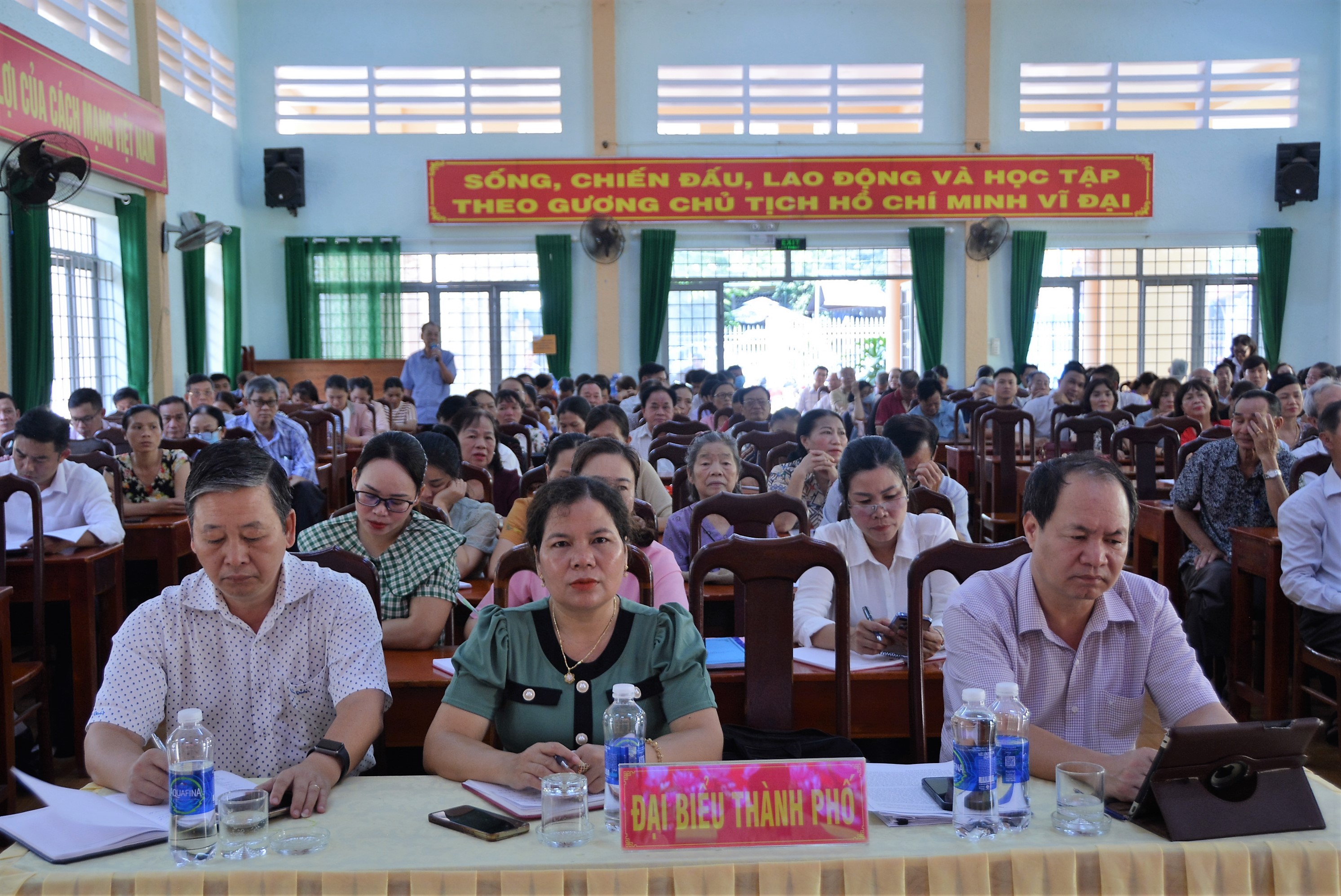 25-7 tiếp xúc cử tri 11